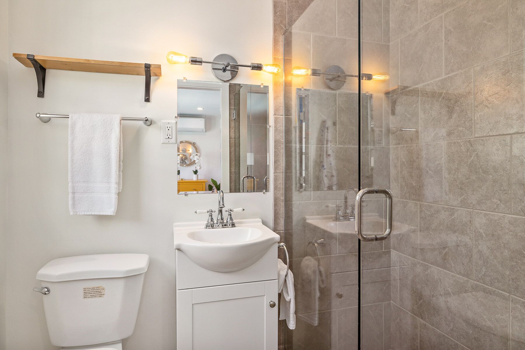 Secador de pelo, toallas