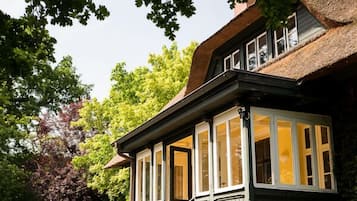 Rumah Deluks (Rotes Haus) | Teras/patio