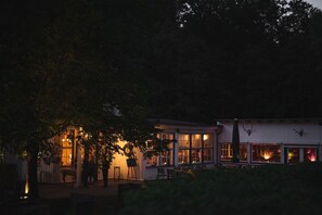 Front of property – evening/night - Forsthaus Friedrichsruh (Aumuehle)