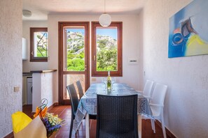 22-inch TV with digital channels - Residence Baia Santa Reparata (Santa Teresa di Gallura)