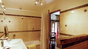 House | Bathroom - Luxurious Mansion in Saint-preuil With Sauna (Saint-Preuil)