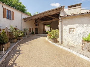 Reception - Luxurious Mansion in Saint-preuil With Sauna (Saint-Preuil)