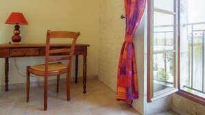 Dining - Luxurious Mansion in Saint-preuil With Sauna (Saint-Preuil)