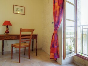 Dining - Luxurious Mansion in Saint-preuil With Sauna (Saint-Preuil)