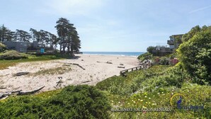 På stranden