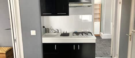 Fridge, microwave, stovetop, coffee/tea maker