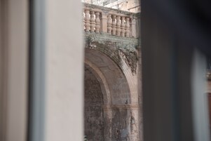 Konaklama yerinden şehir manzarası