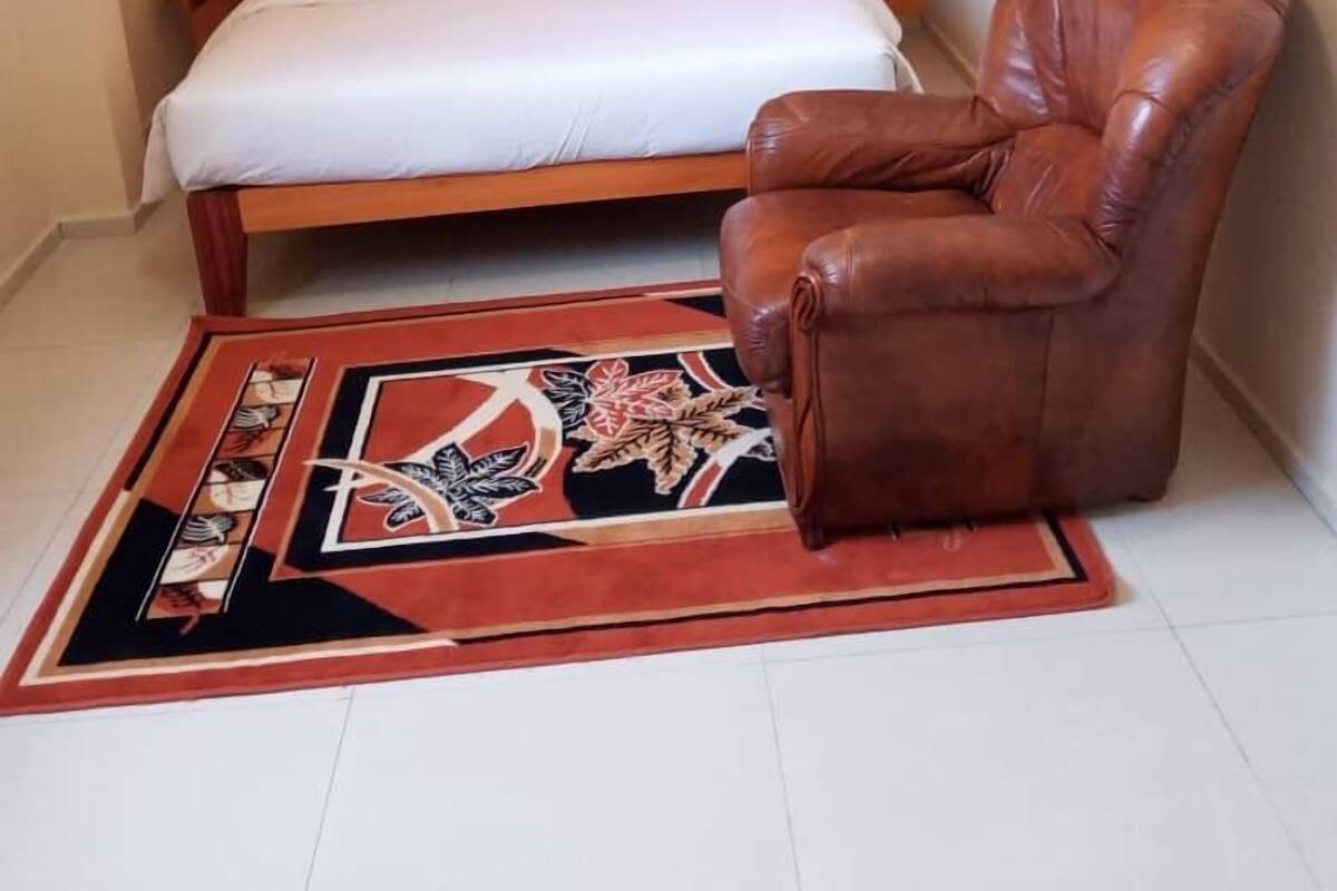 Kamar (Prestige) | Minibar, brankas, meja kerja, dan tirai kedap cahaya