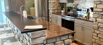 Lakefront 6 Bedroom Home on Beautiful Nettle Lake with Outdoor Tiki Bar !! 