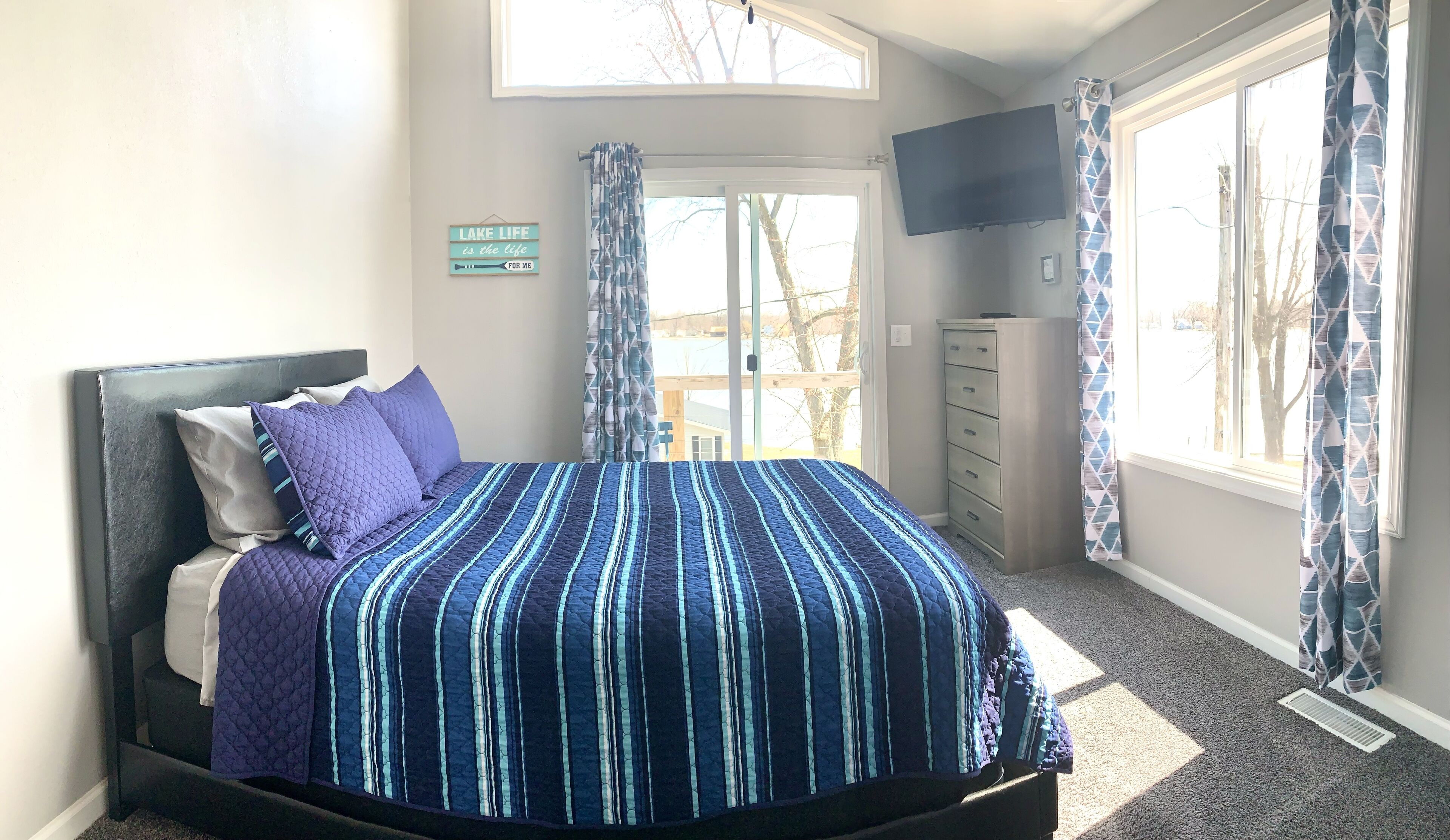 6 dormitoris, escriptori i planxa i posts de planxar 