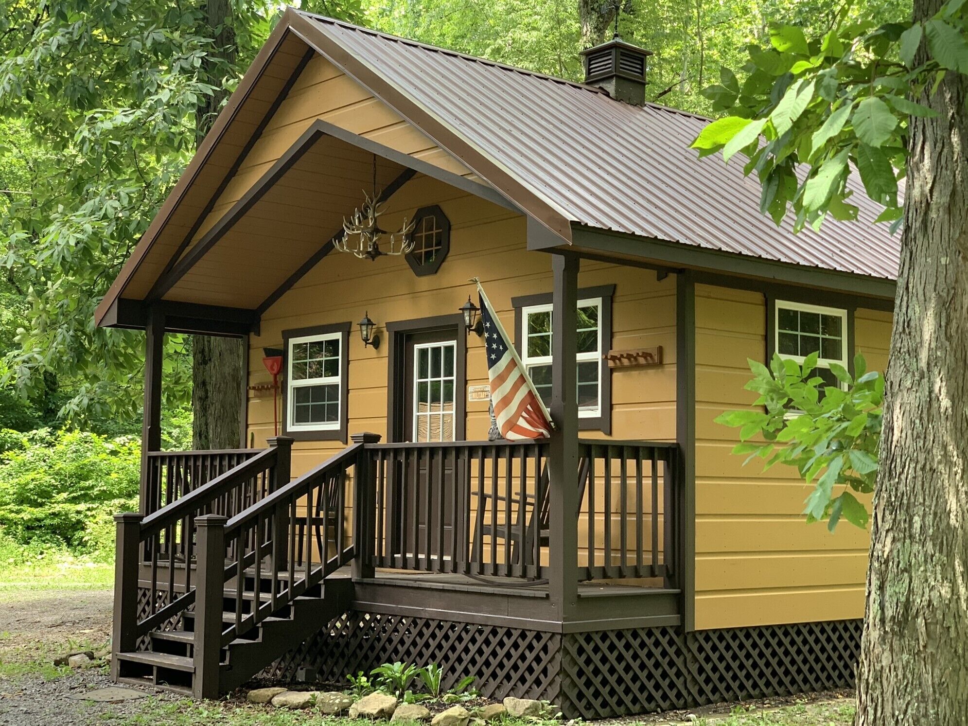 Military Maxi Primitive Cabin - bathhouse 50 feet away ( No Pets) | Bed sheets