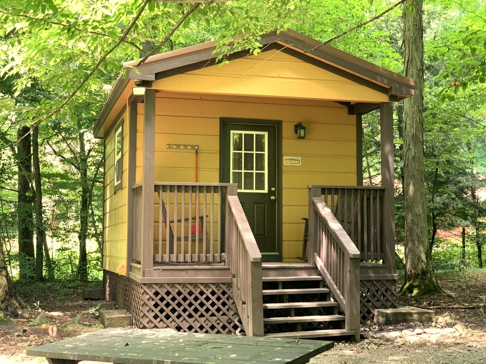 President Mini Primitive Cabin - bathhouse 50 feet away ( No pets) | Bed sheets