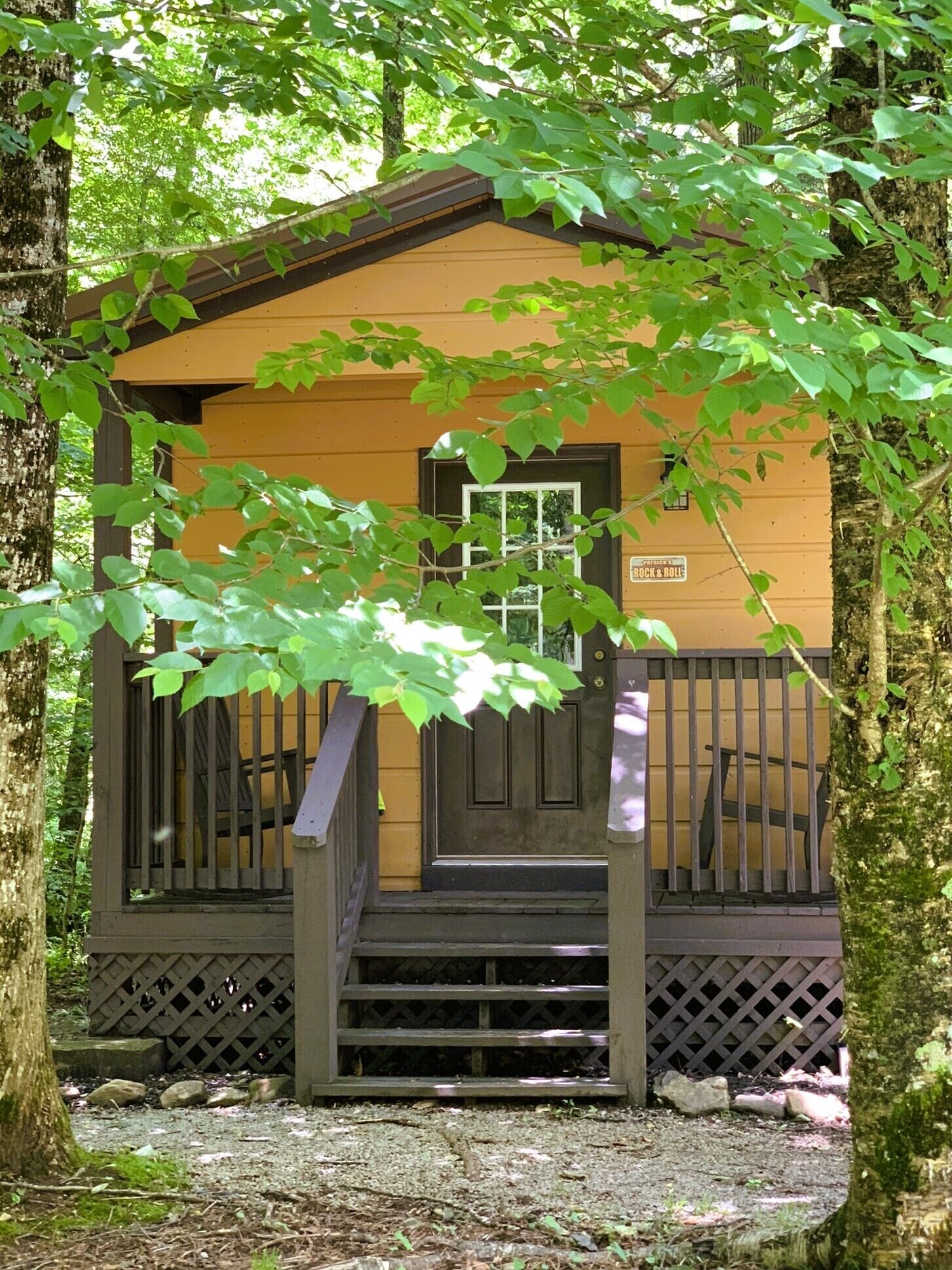 Rock & Roll Mini Primitive Cabin - bathhouse 50 feet away | Bed sheets