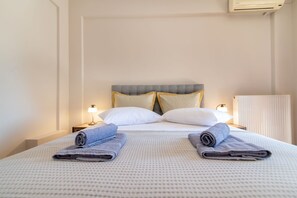 2 bedrooms, iron/ironing board, travel cot, free WiFi - Spacious house with terrace combining tradition and modernity near sandy beach (Tinos)