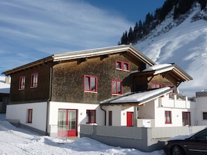 Fachada de la propiedad