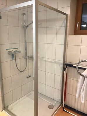 Apartamento conforto, 1 quarto, vista para a montanha (Glatthorn) | Chuveiro