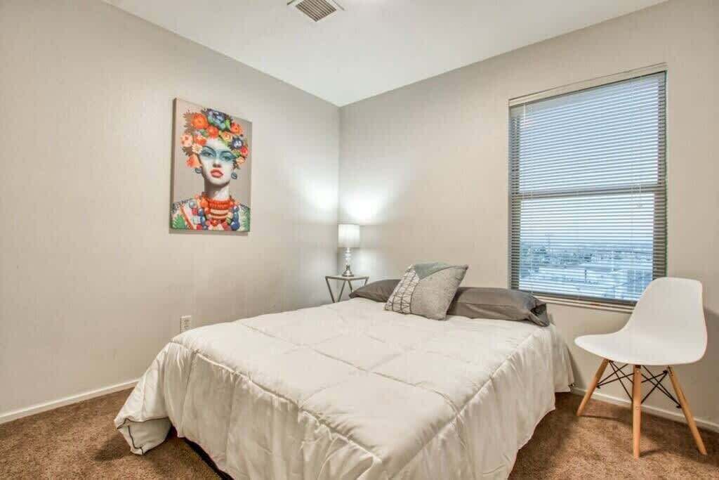 4 bedrooms, desk, iron/ironing board, WiFi