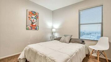 4 bedrooms, desk, iron/ironing board, WiFi