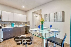 Fridge, microwave, oven, stovetop - Sleek Modern 4BR Near Fort Bliss (El Paso)