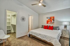 4 bedrooms, iron/ironing board, WiFi, bed sheets