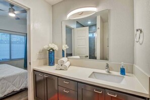 Hårtørrer, håndklæder, Toiletpapir