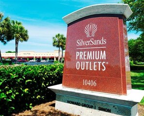 Point of interest - Beautiful! Destin FL area, 5 minute Walk to Beach,  Community Pool, Sleeps 10!  (Destin)