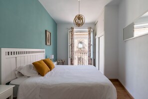 1 bedroom, free WiFi, bed sheets - Tetuan 4D - One Bedroom Apartment, Sleeps 4 (Sevilla)