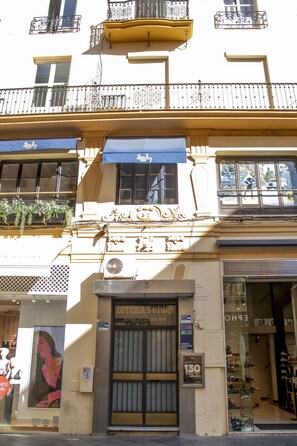 Exterior detail - Tetuan 4D - One Bedroom Apartment, Sleeps 4 (Sevilla)