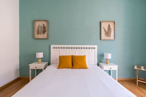 1 chambre, fer et planche à repasser, draps fournis