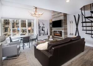 Smart TV, chimenea y estéreo 