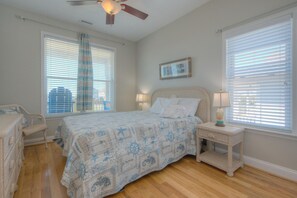 4 bedrooms, iron/ironing board, free WiFi, bed sheets - A World Away: spacious 4BR beach home, perfect for 8 guests. (Oak Island)