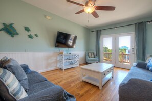 Living area - A World Away: spacious 4BR beach home, perfect for 8 guests. (Oak Island)