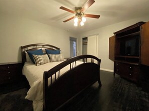 3 chambres, fer et planche à repasser, Wi-Fi, draps fournis