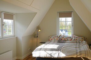 4 soverom, strykejern/-brett, barnesenger og wi-fi (inkludert)