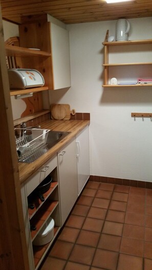 Fridge, oven, stovetop, dining tables - Gibelhüüs 2-bedded apartment (Hasliberg Wasserwendi)