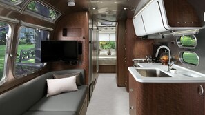 1 bedroom, WiFi - Airstream travel trailer (Wasilla)