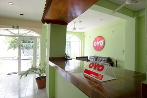 Reception - OYO Hotel Estacion,José Cardel,Parque Central Revolución (Puente Nacional)