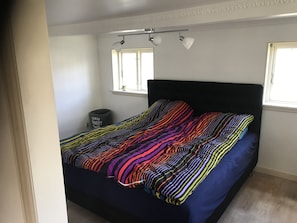 3 chambres, rideaux d’obscurcissement, fer et planche à repasser