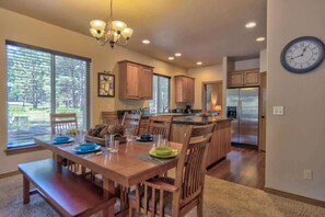 Dining - AC, Game Room, Family, outdoor seating area, Perks (Sunriver)