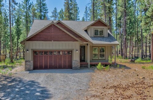 AC, Game Room, Family, outdoor seating area, Perks