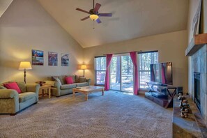 TV, fireplace - AC, Game Room, Family, outdoor seating area, Perks (Sunriver)