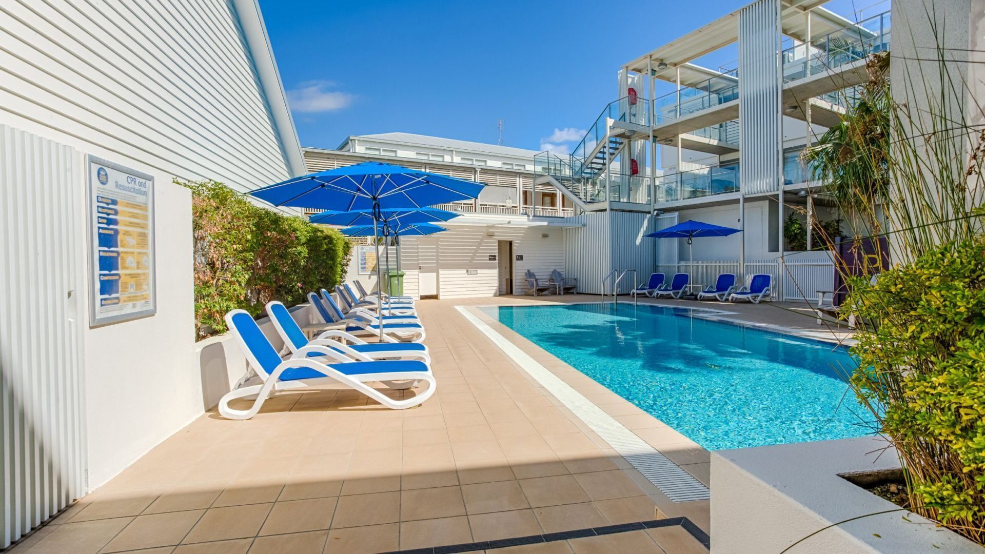 Unit 8 Plantation Resort - Rainbow Beach. Plantation Resort. Air conditioned. Wifi. Pool and outdoor — image 2