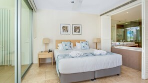 3 bedrooms, Internet, bed sheets - Unit 8 Plantation Resort - Rainbow Beach. Plantation Resort. Air conditioned. Wifi. Pool and outdoor (RAINBOW BEACH)