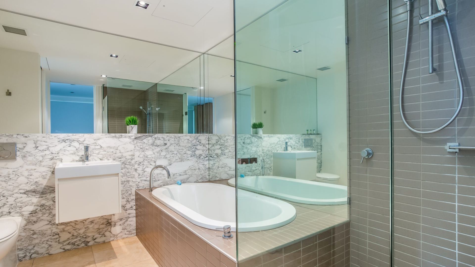 Unit 101 Plantation Resort - Rainbow Beach. Plantation Resort. Second Floor. Aircon. Pool. Spa.Wifi — image 10