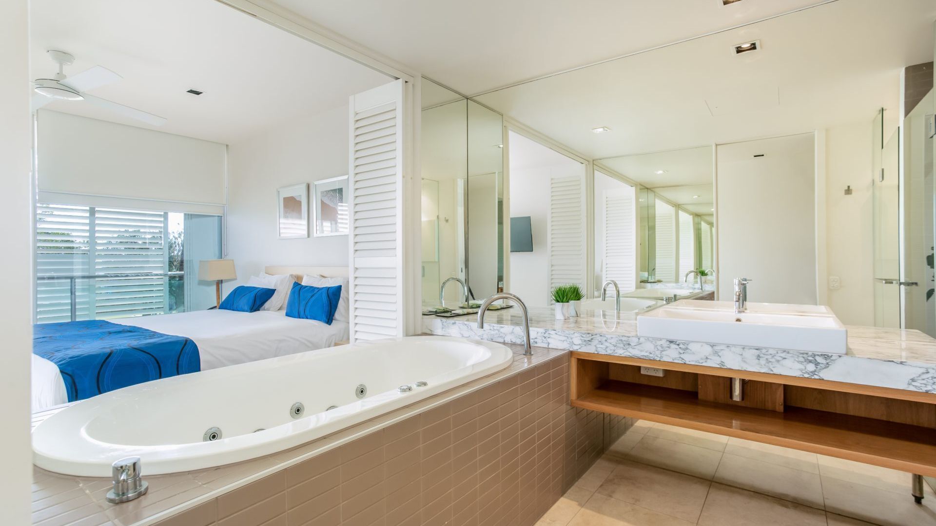 Unit 101 Plantation Resort - Rainbow Beach. Plantation Resort. Second Floor. Aircon. Pool. Spa.Wifi — image 6
