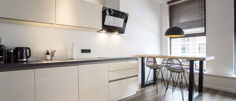 Fridge, microwave, oven, dishwasher