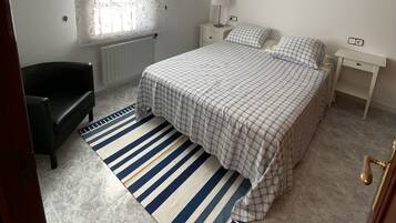 5 Schlafzimmer, Bügeleisen/Bügelbrett, WLAN, Bettwäsche