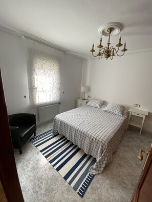 5 Schlafzimmer, Bügeleisen/Bügelbrett, WLAN, Bettwäsche