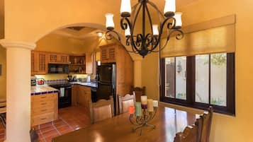 House, 2 Bedrooms | Private kitchen