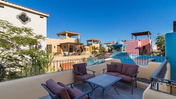 House, 2 Bedrooms | Balcony